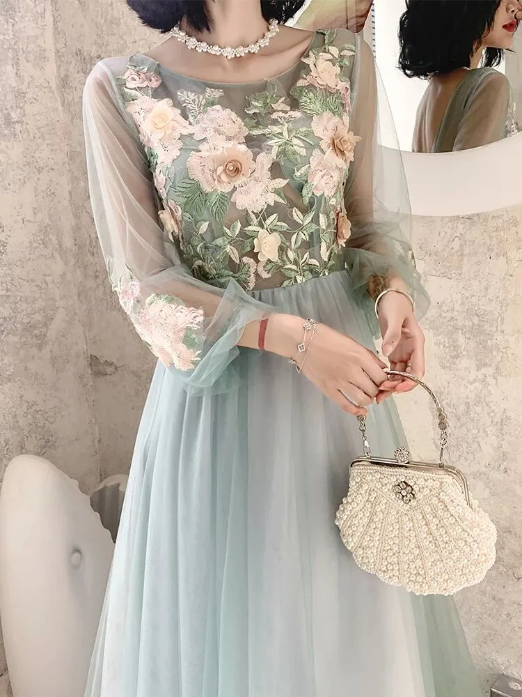 A Line Long Sleeves Round Neck Tulle Floral Appliques Prom Dresses PFP1622