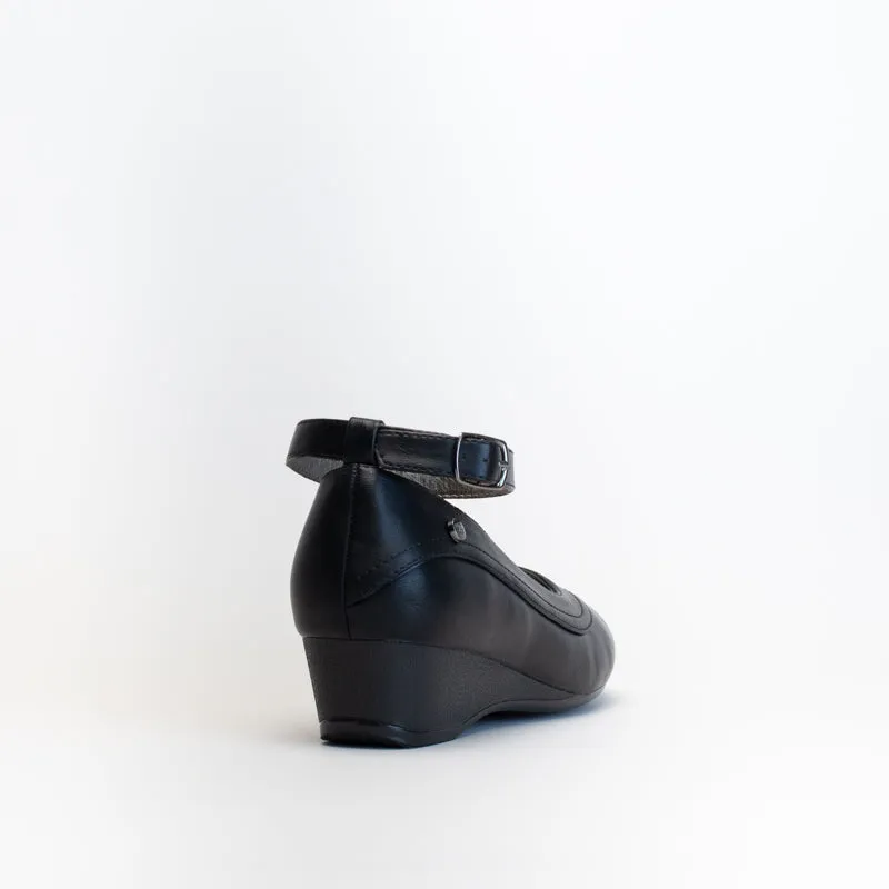 Giovanni Women Wedge With Ankle Strap Shoe _ 150596