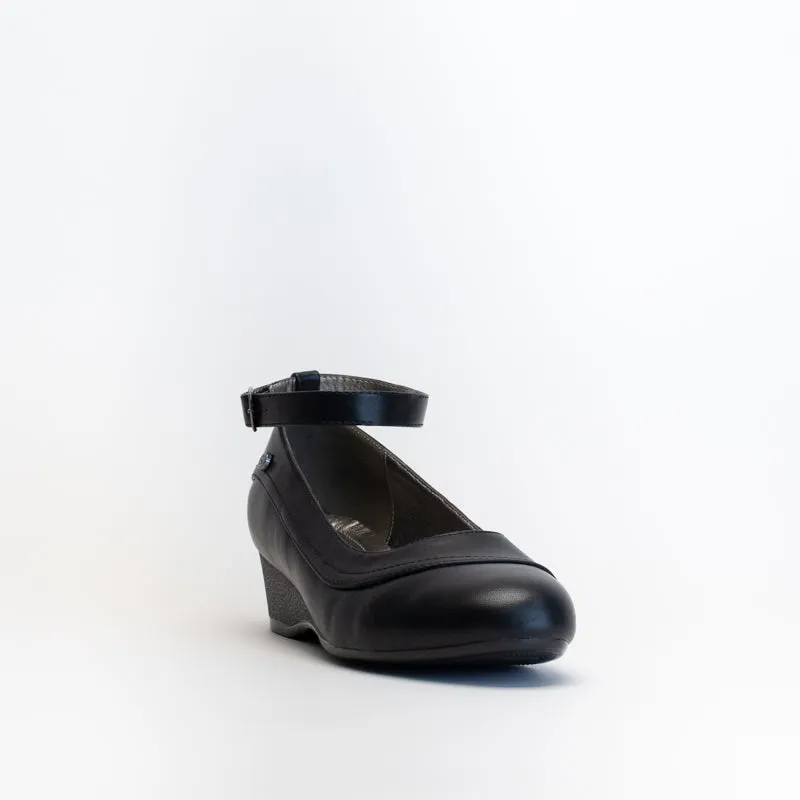 Giovanni Women Wedge With Ankle Strap Shoe _ 150596