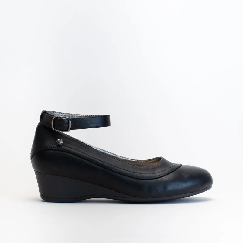 Giovanni Women Wedge With Ankle Strap Shoe _ 150596