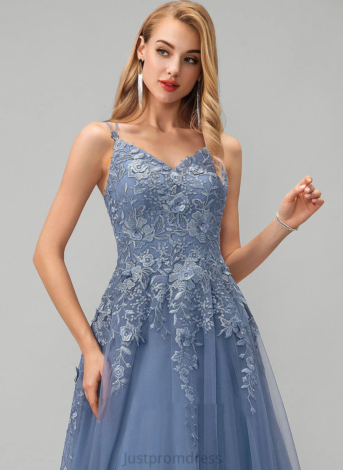 Prom Dresses V-neck Ball-Gown/Princess Tulle Floor-Length Kaitlyn